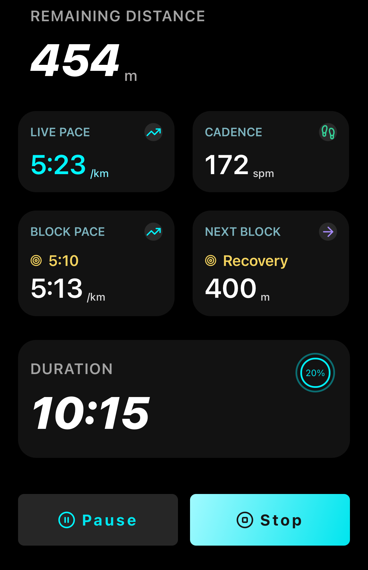 AimiRun running screen showing remaining distance, live pace, cadence, and workout controls
